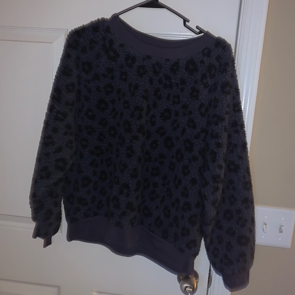 Old Navy Sweaters - Old navy fuzzy sweater soft